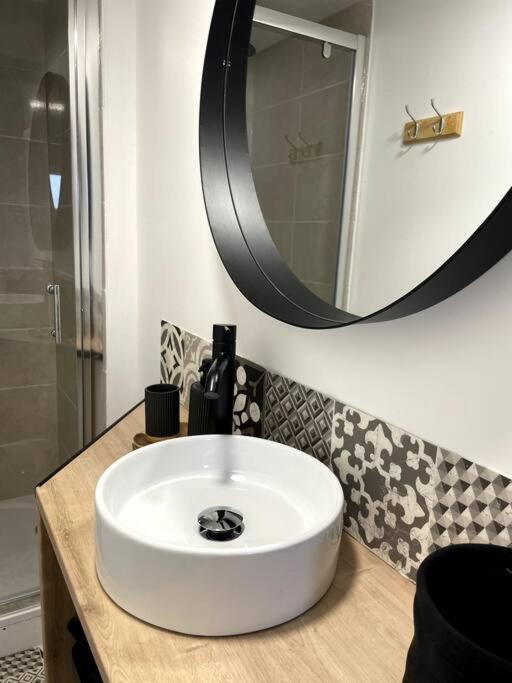 Bel Appartement Sur Cour Plein Centre Ville Et Parking 穆兰 外观 照片