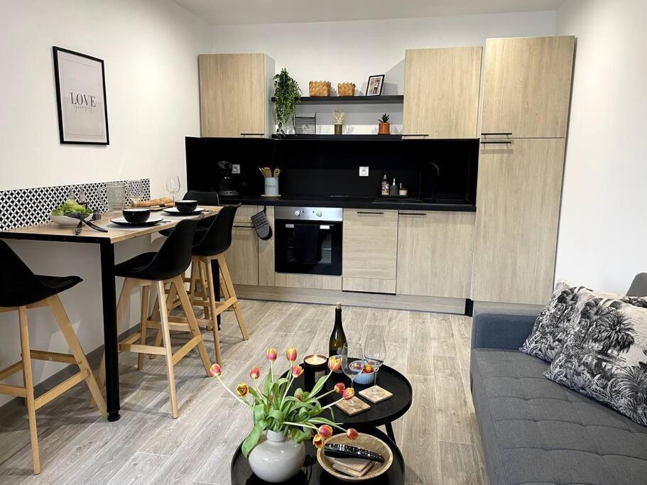 Bel Appartement Sur Cour Plein Centre Ville Et Parking 穆兰 外观 照片