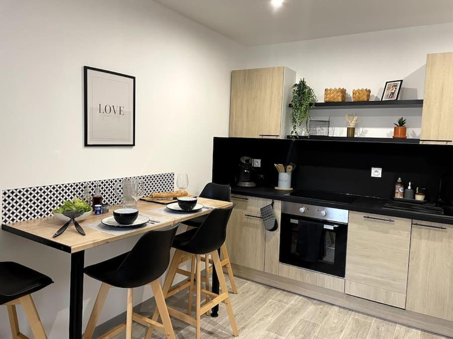 Bel Appartement Sur Cour Plein Centre Ville Et Parking 穆兰 外观 照片