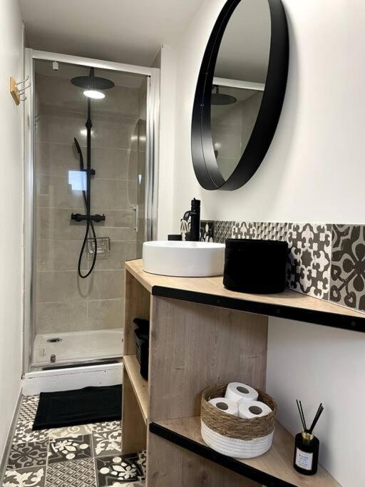 Bel Appartement Sur Cour Plein Centre Ville Et Parking 穆兰 外观 照片